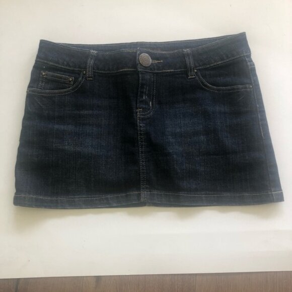 Ub mid rise JEANS SKIRT FRONT ZIPPER FOUR POCKETS DARK WASH IN SIZE MEDIUM - Picture 3 of 5
